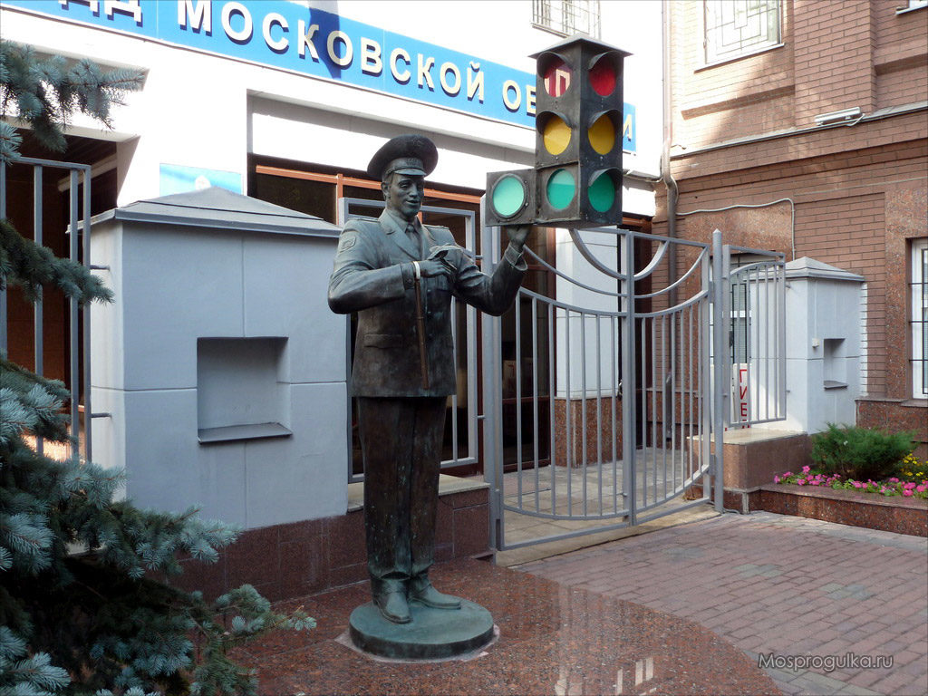 Monument to Uncle Styopa - Unusual Moscow monuments | Moscowplaces.com
