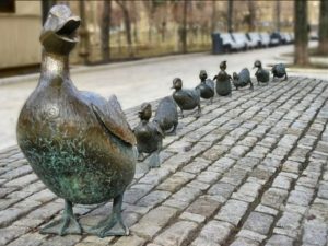 Ducks family monument - Unusual Moscow monuments | Moscowplaces.com