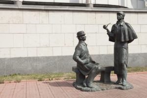 Monument to Holmes and Watson - Unusual Moscow monuments | Moscowplaces.com