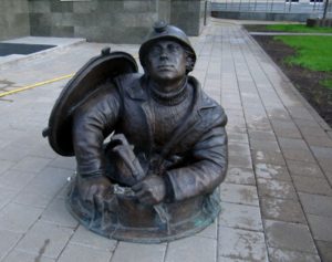Monument to a Plumber - Unusual Moscow monuments | Moscowplaces.com